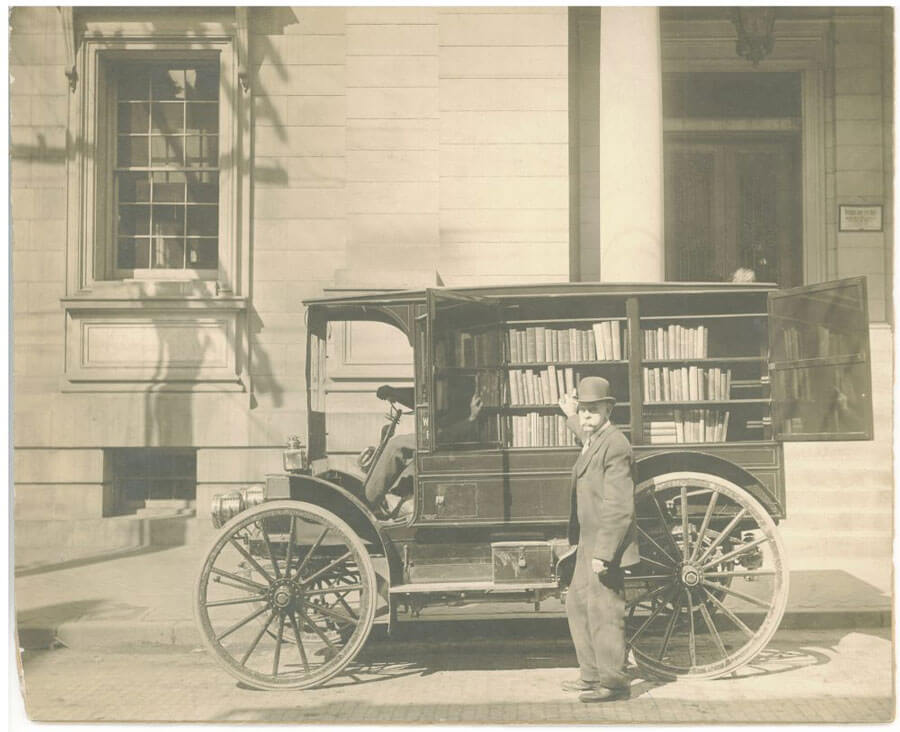 Library on wheels elftopia